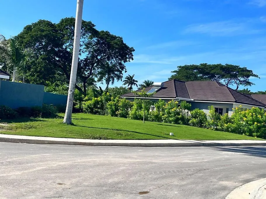 3 Bedroom House In Fairway Estate, Drax Hall Saint Ann's Bay Holiday home